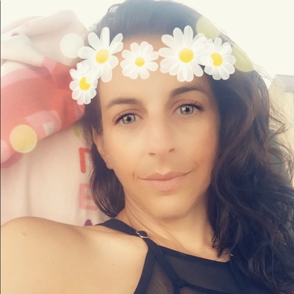 Meet your Posher, Andrea - Picture 2 of 3